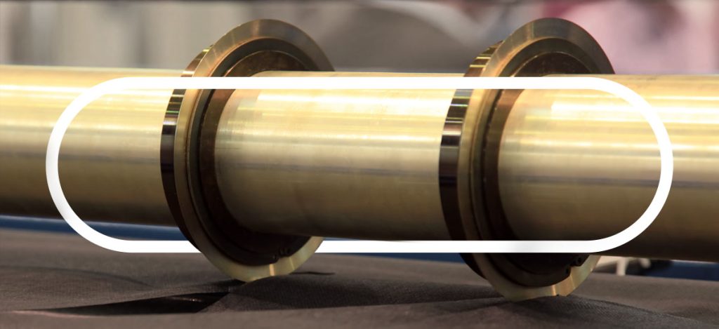 circular slitting blades cutting fabric